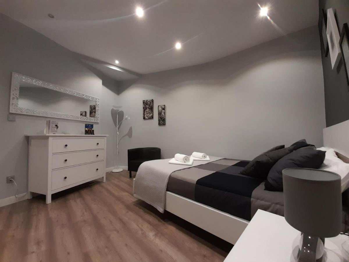 Maitagarri Casco Antiguo Apartment Pamplona Luaran gambar